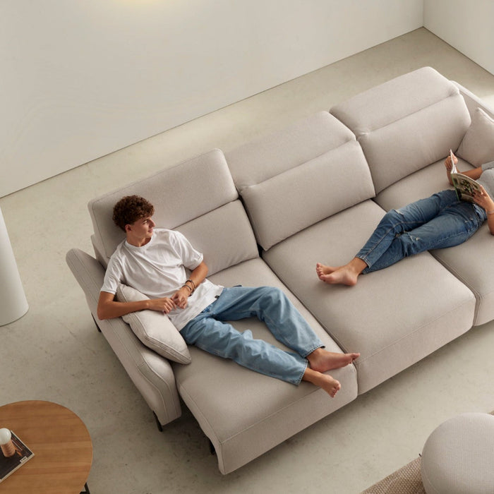 El disfrute de un sofa se encuentra en Sidivani